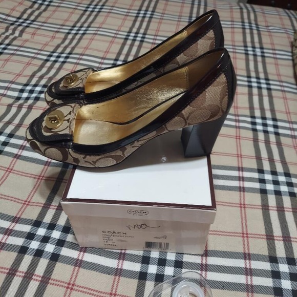 Signature Coach Heels - Picture 2 of 3